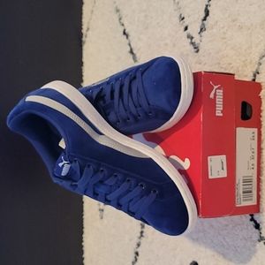 NEW in box Puma Vikky velvet Blue size 7
